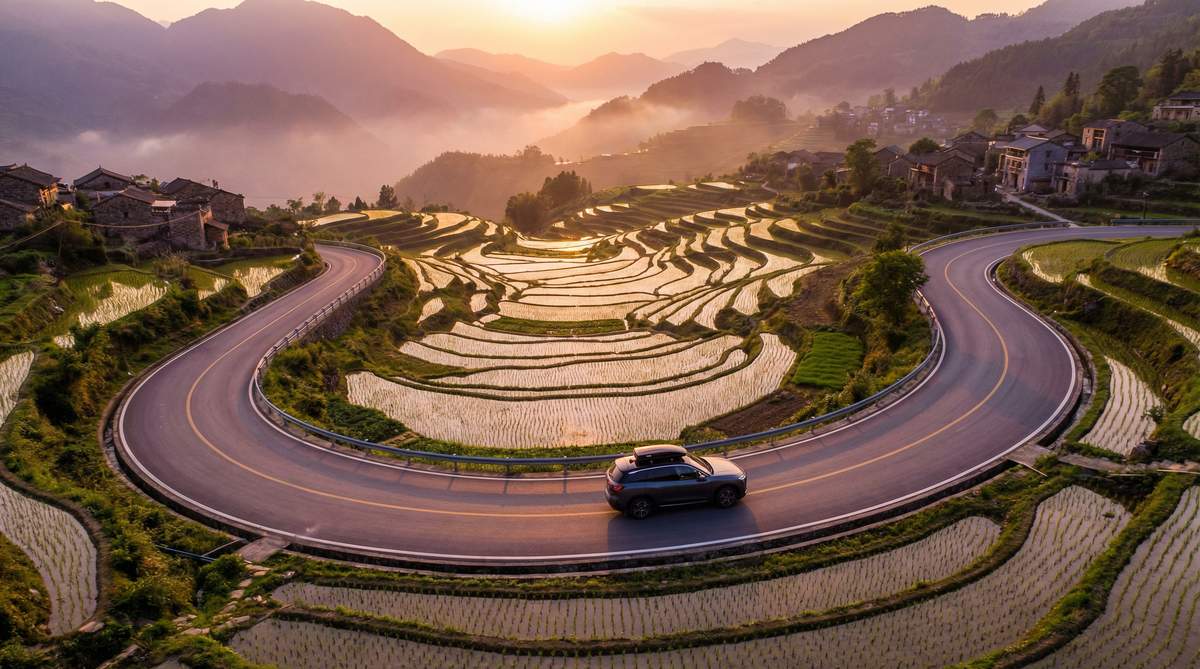 小马拉大车自驾视频航拍